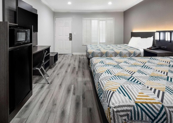 Motel 6 Anaheim - Convention Center image 24